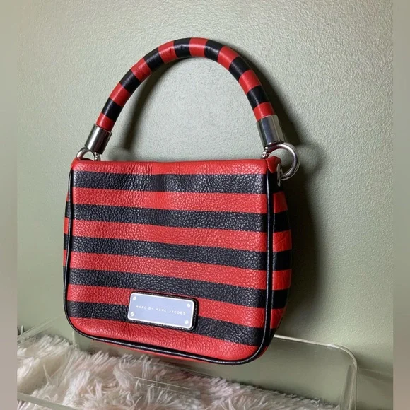 Black and red marc jacobs bag hotsell